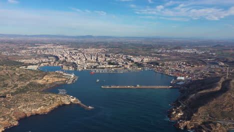 Bucht-Von-Cartagena,-Spanien-Luftaufnahme-Des-Hafens,-Sonniger-Tag